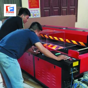 Cắt mica theo yêu cầu
